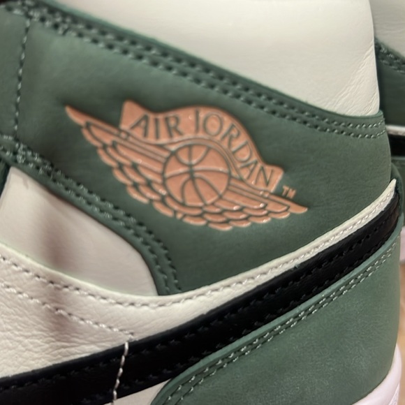 Nike Jordan Mid - Picture 4 of 7